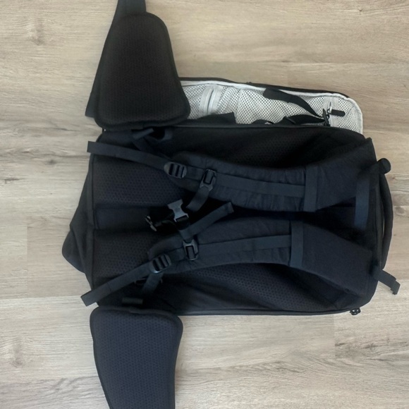 Tortuga Outbreaker Backpack 35L Black Laptop Travel International Carry-on - Picture 6 of 10